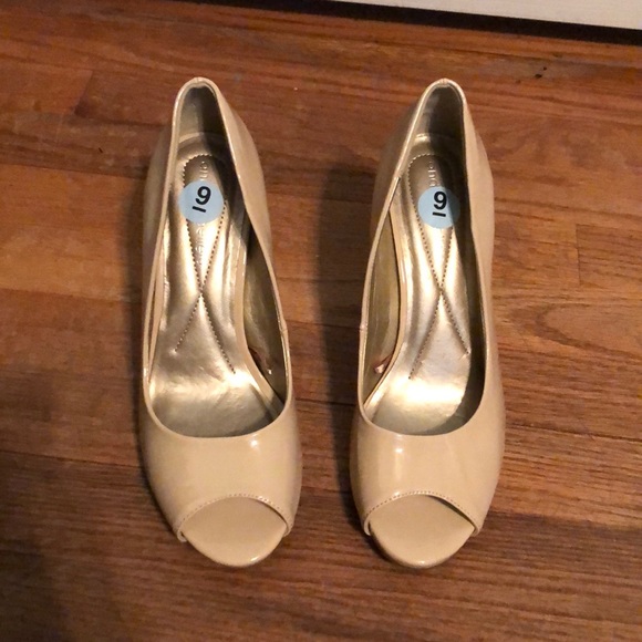 Nude peep toed heels - Picture 2 of 3